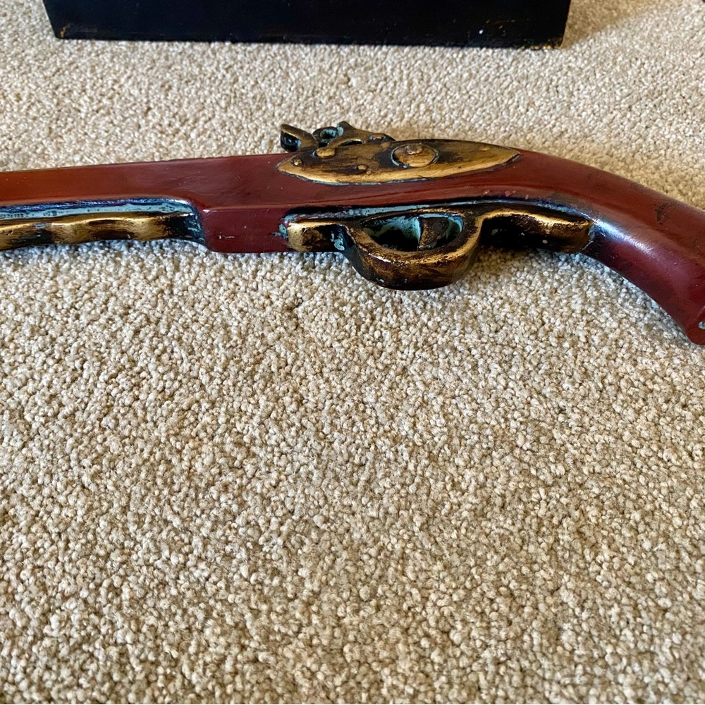 Vintage Style Decorative Pistol in Red and Black - Picture 4 of 6